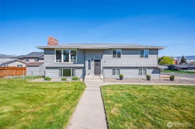 932 CRAWFORD Avenue , Wenatchee, WA 98801 - Photo 1