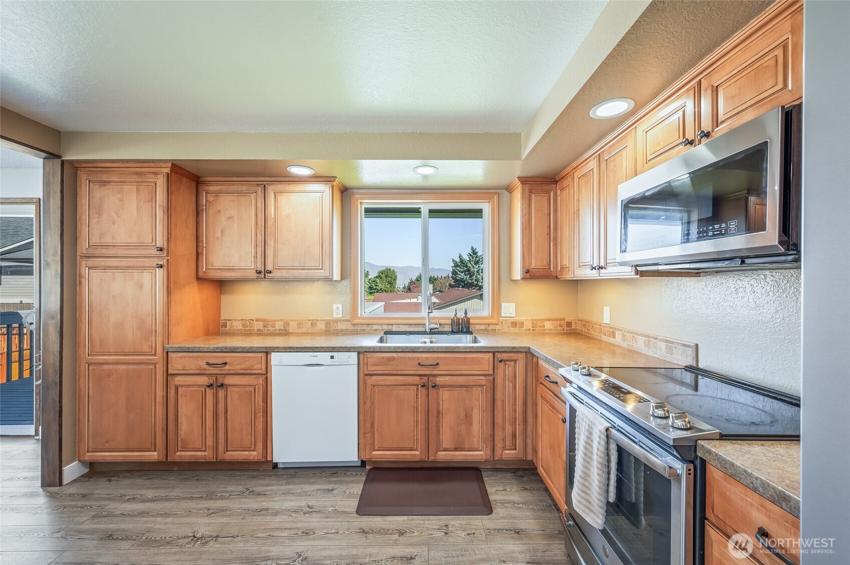 932 CRAWFORD Avenue , Wenatchee, WA 98801