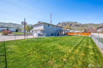 932 CRAWFORD Avenue , Wenatchee, WA 98801 - Photo 32