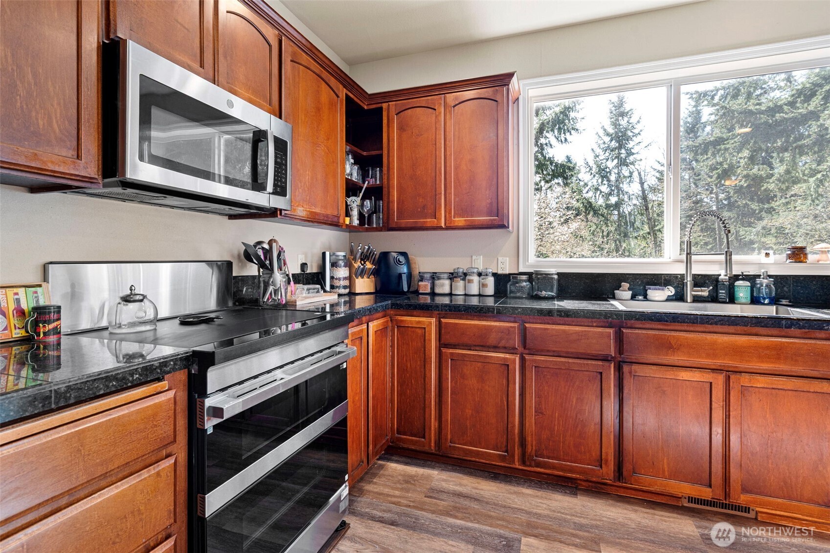 659 Joy Street , Eatonville, WA 98328
