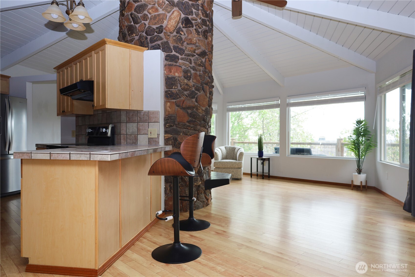 9678 Crest Dr , Blaine, WA 98230