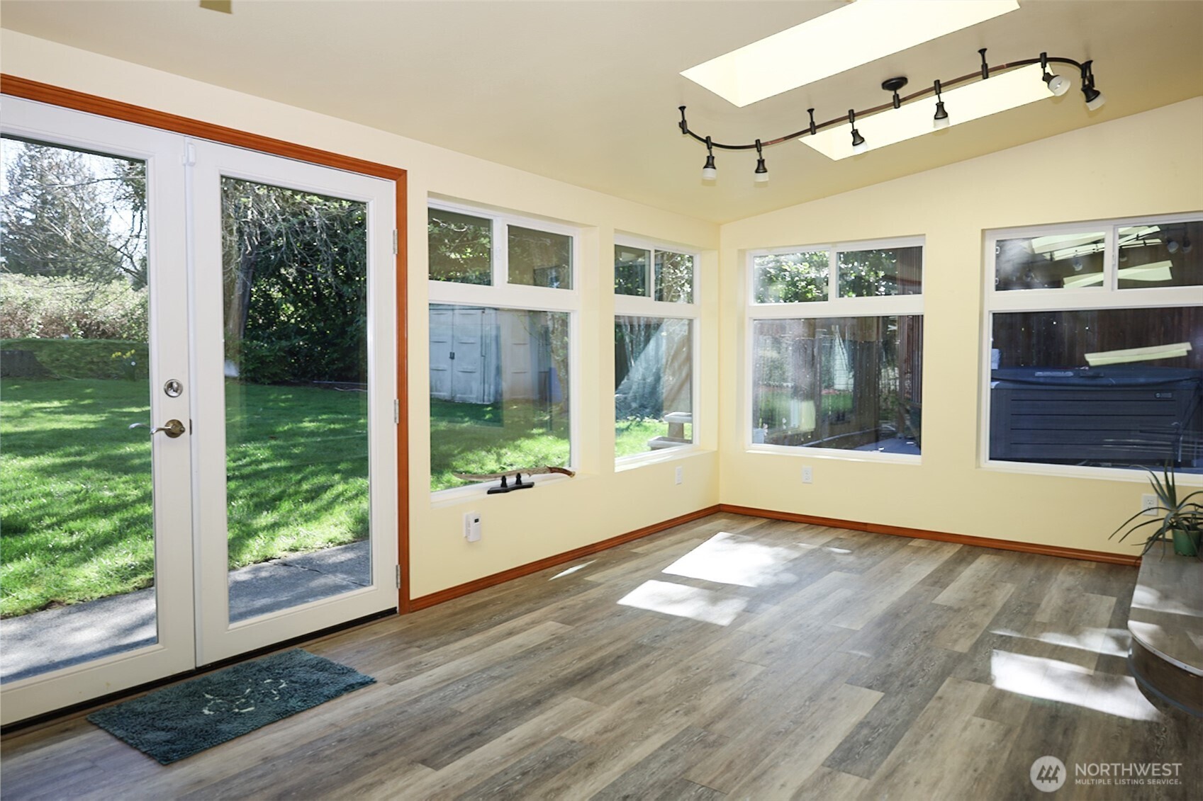 9678 Crest Dr , Blaine, WA 98230