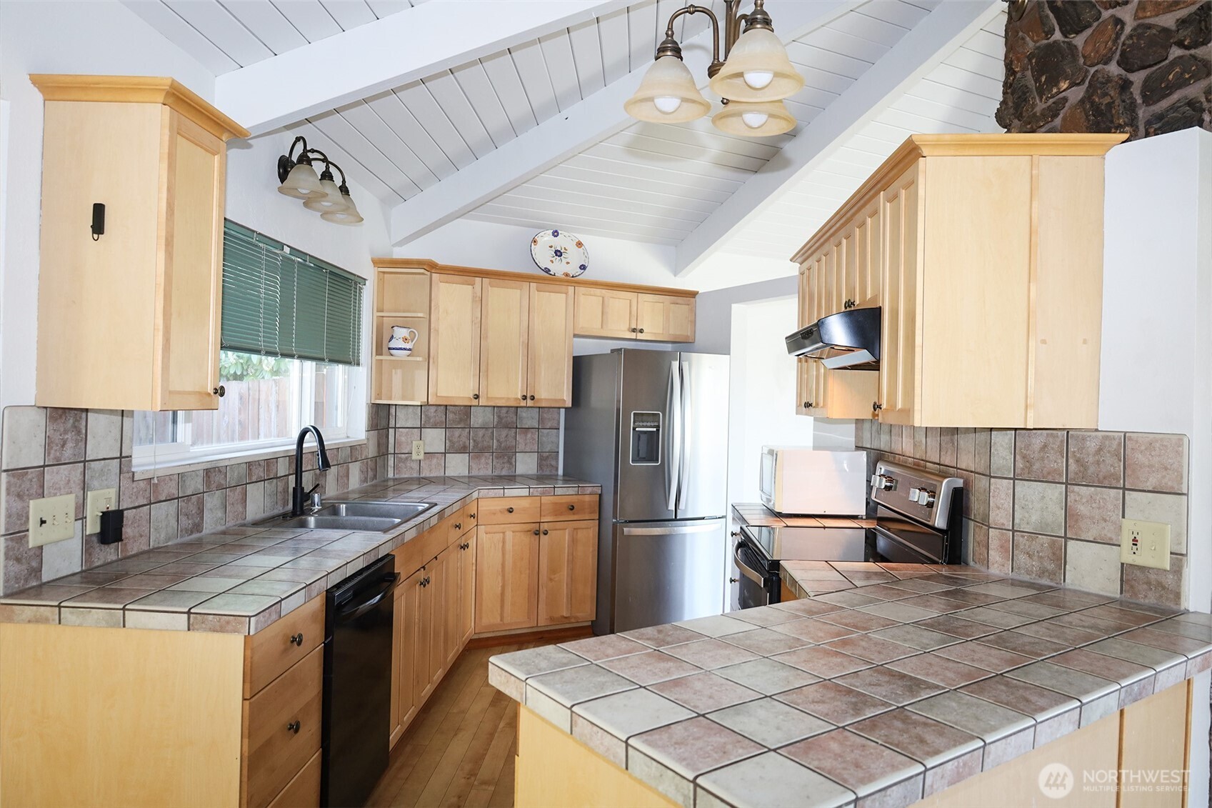 9678 Crest Dr , Blaine, WA 98230