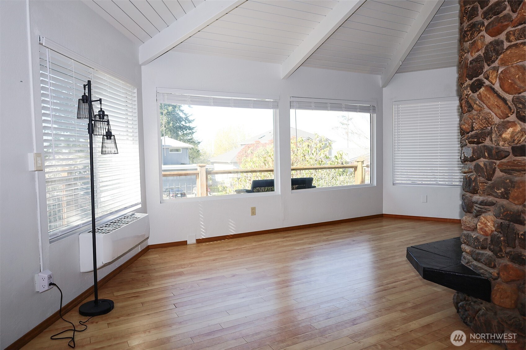 9678 Crest Dr , Blaine, WA 98230