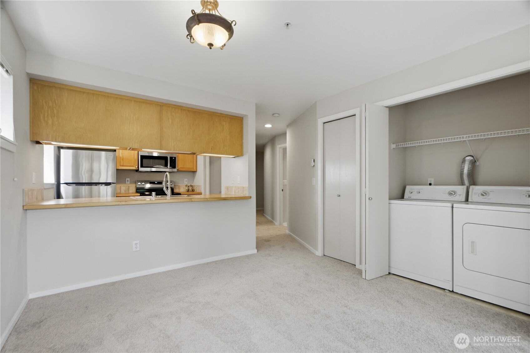 12345 Roosevelt Way NE #305, Seattle, WA 98125