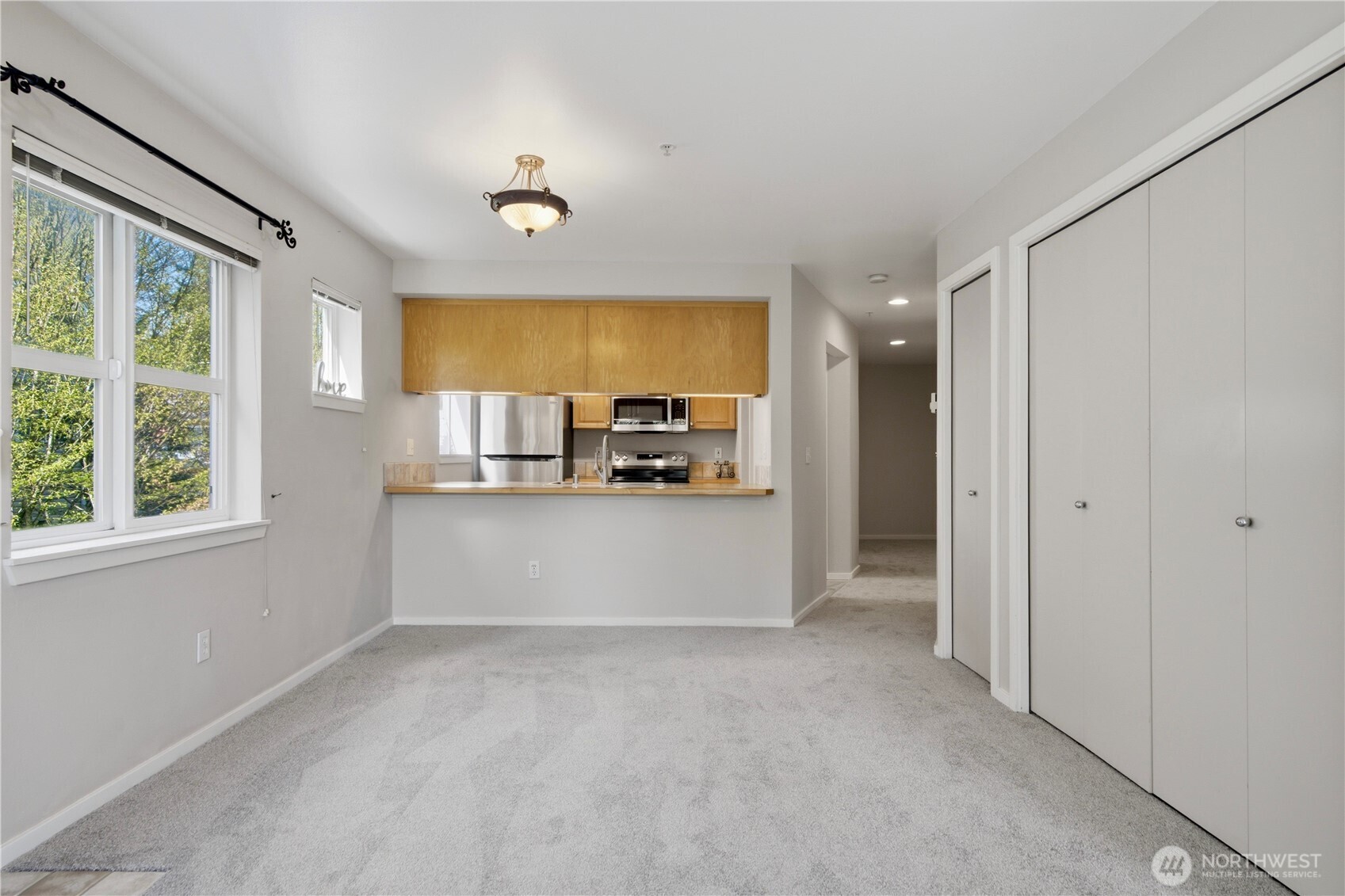 12345 Roosevelt Way NE #305, Seattle, WA 98125