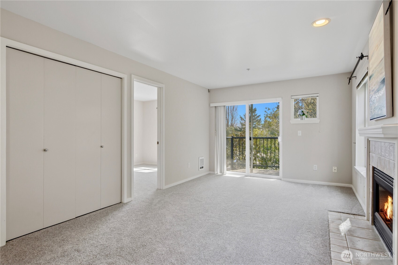 12345 Roosevelt Way NE #305, Seattle, WA 98125
