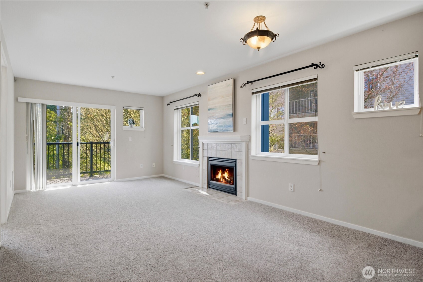 12345 Roosevelt Way NE #305, Seattle, WA 98125