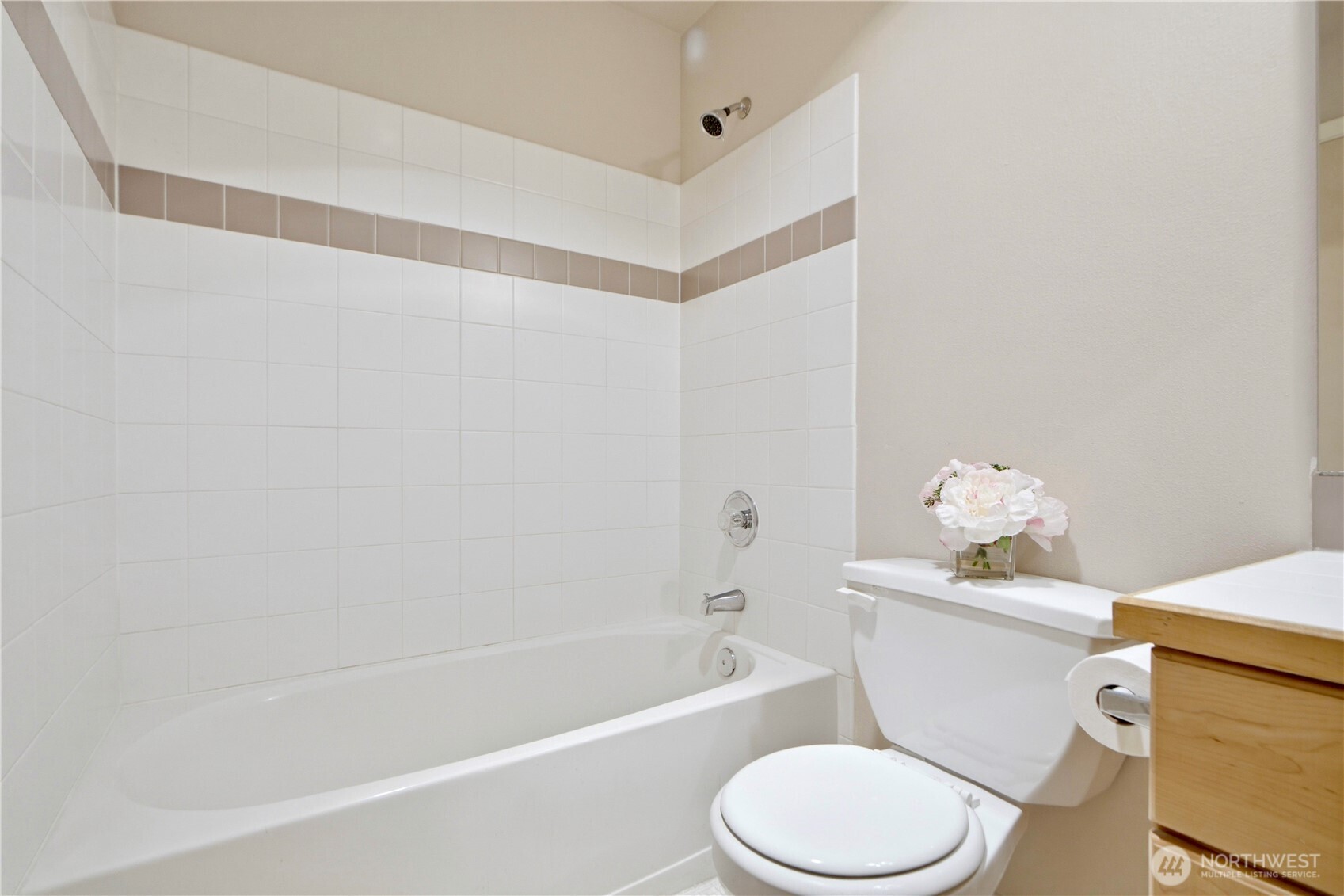 12345 Roosevelt Way NE #305, Seattle, WA 98125