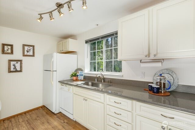 23315 Cedar Way #M101, Mountlake Terrace, WA 98043