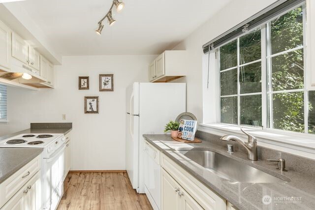 23315 Cedar Way #M101, Mountlake Terrace, WA 98043