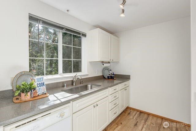23315 Cedar Way #M101, Mountlake Terrace, WA 98043
