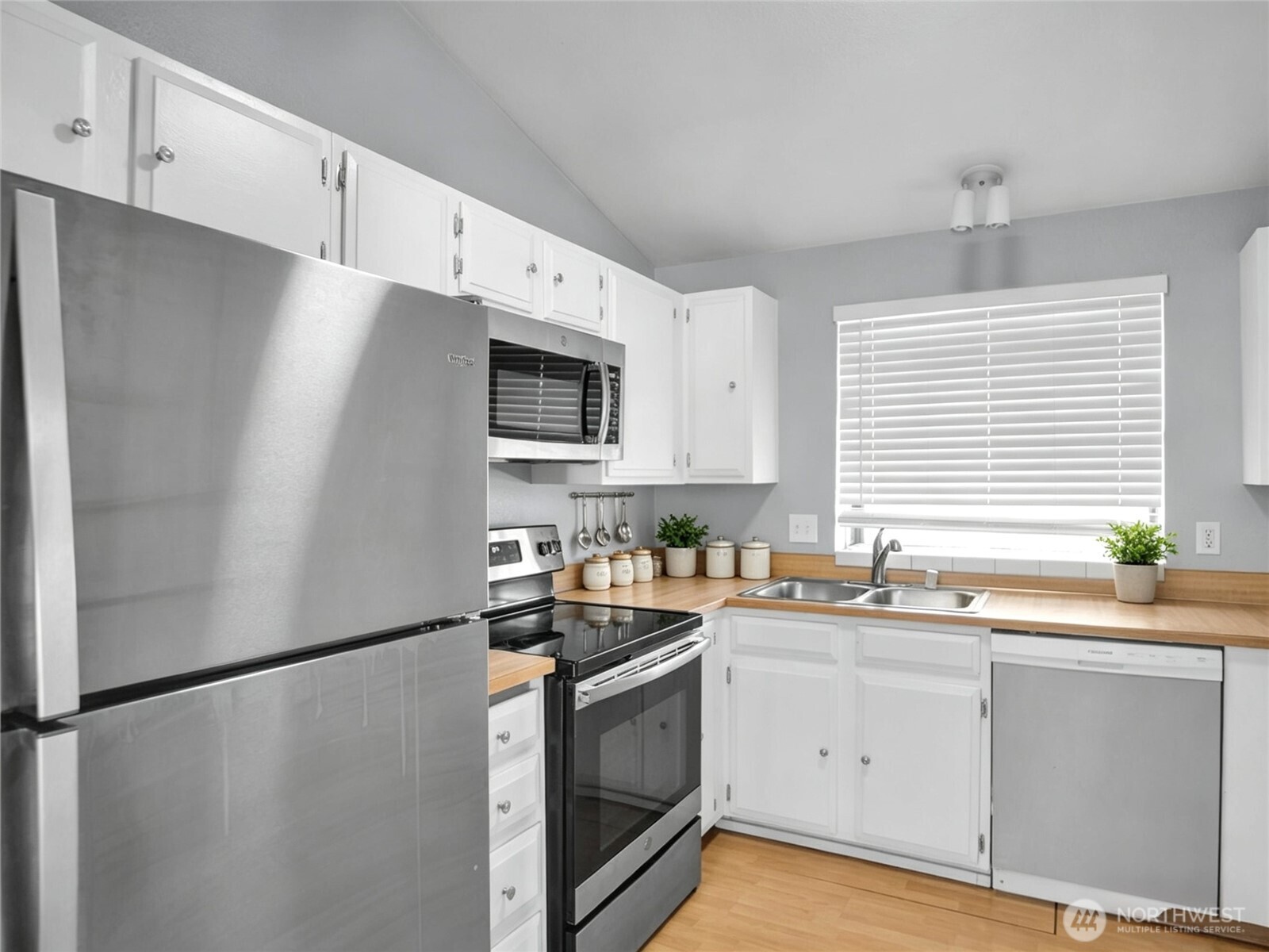 1313 W James Street #11, Kent, WA 98032