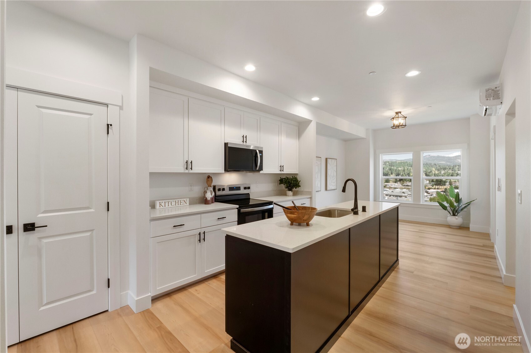 117 Orchard Avenue S #B, Eatonville, WA 98328