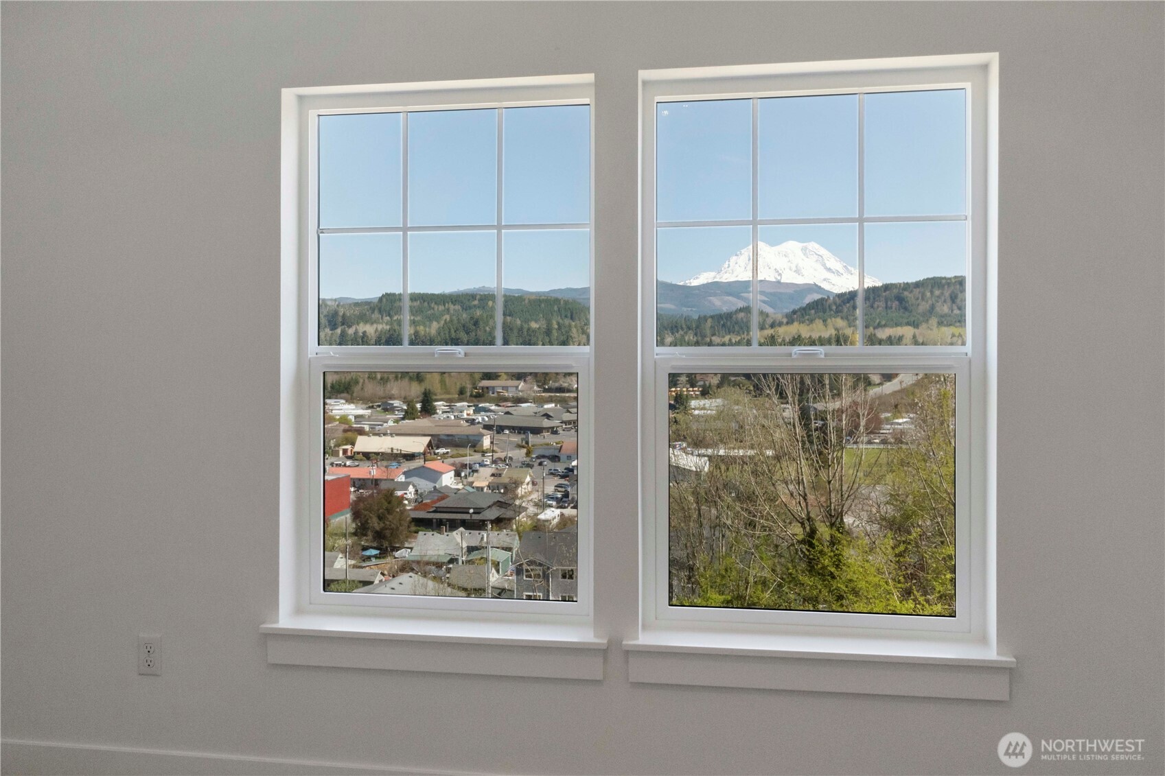 117 Orchard Avenue S #B, Eatonville, WA 98328