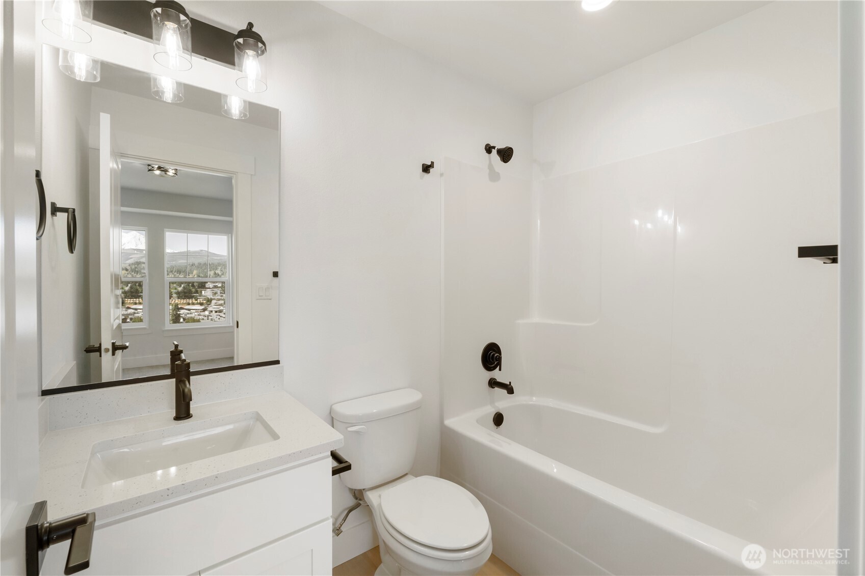 117 Orchard Avenue S #B, Eatonville, WA 98328