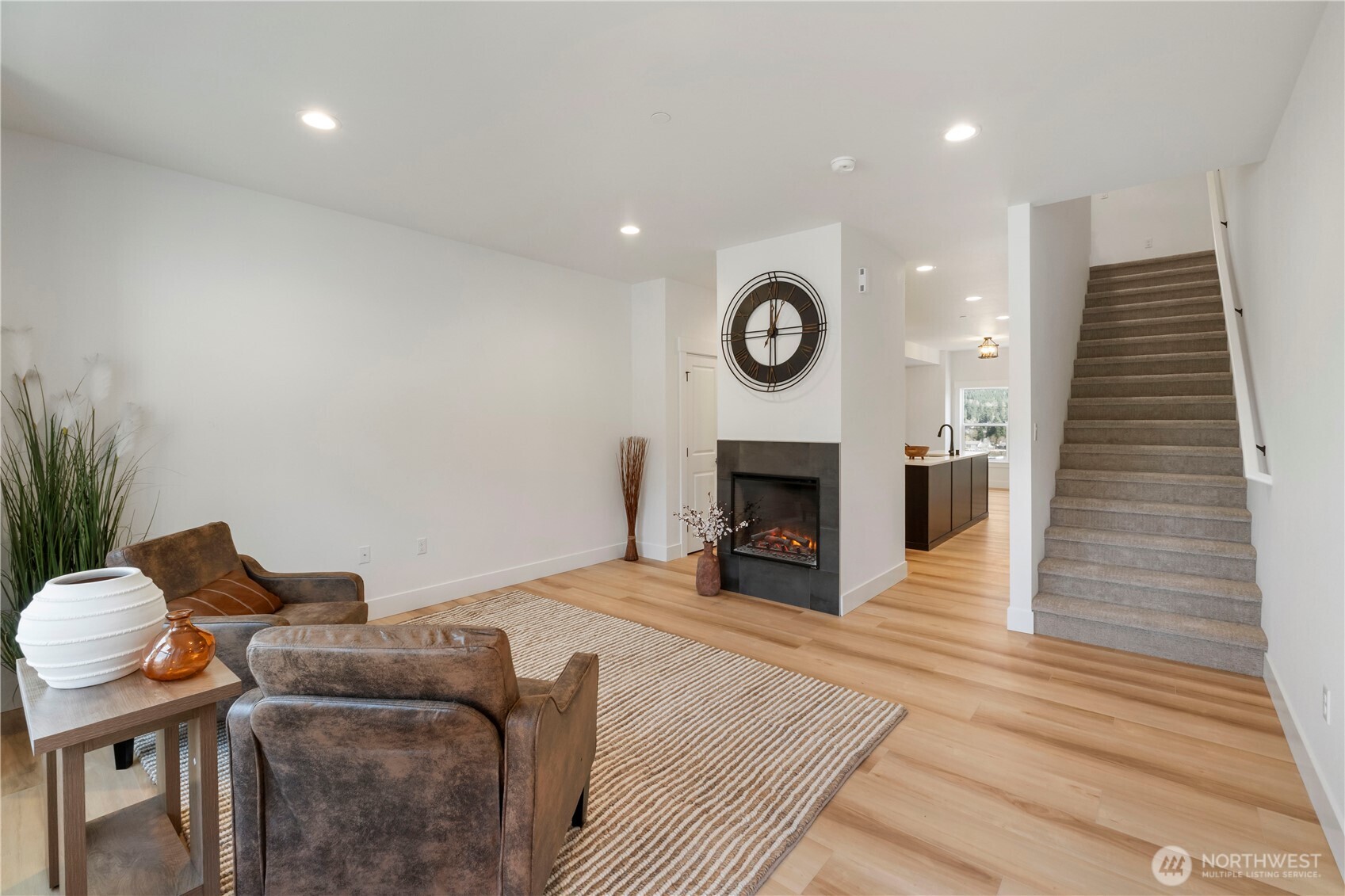 117 Orchard Avenue S #B, Eatonville, WA 98328