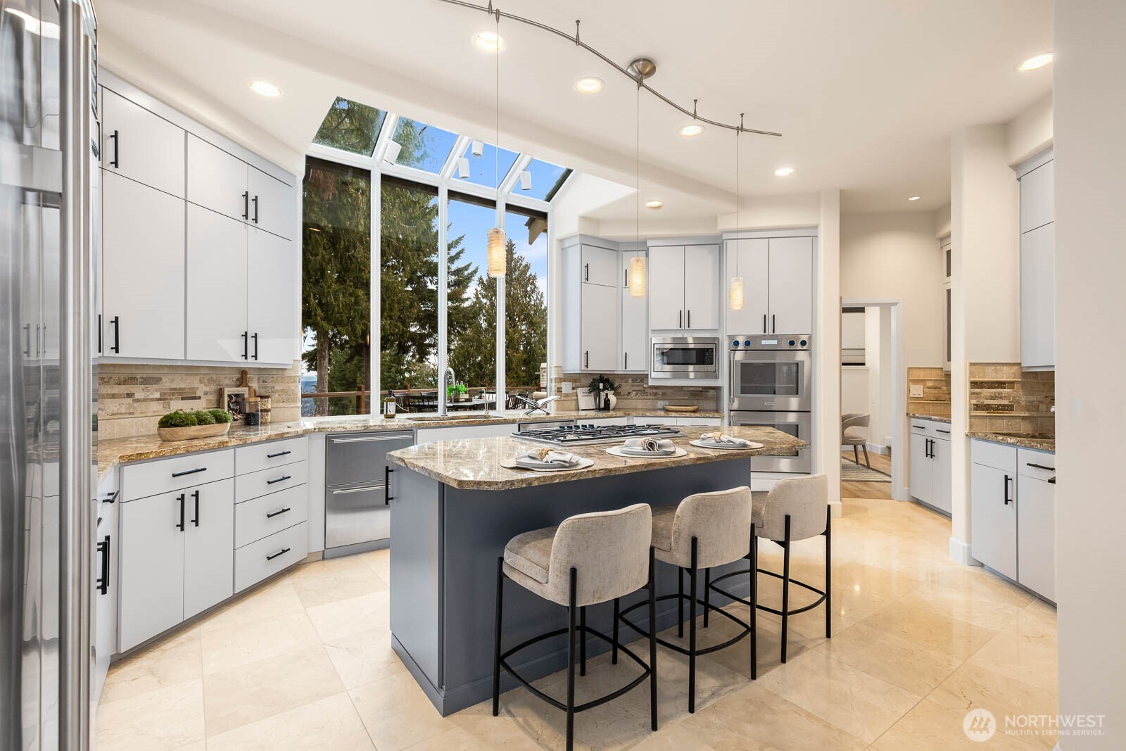 18206 NW Montreux Drive , Issaquah, WA 98027