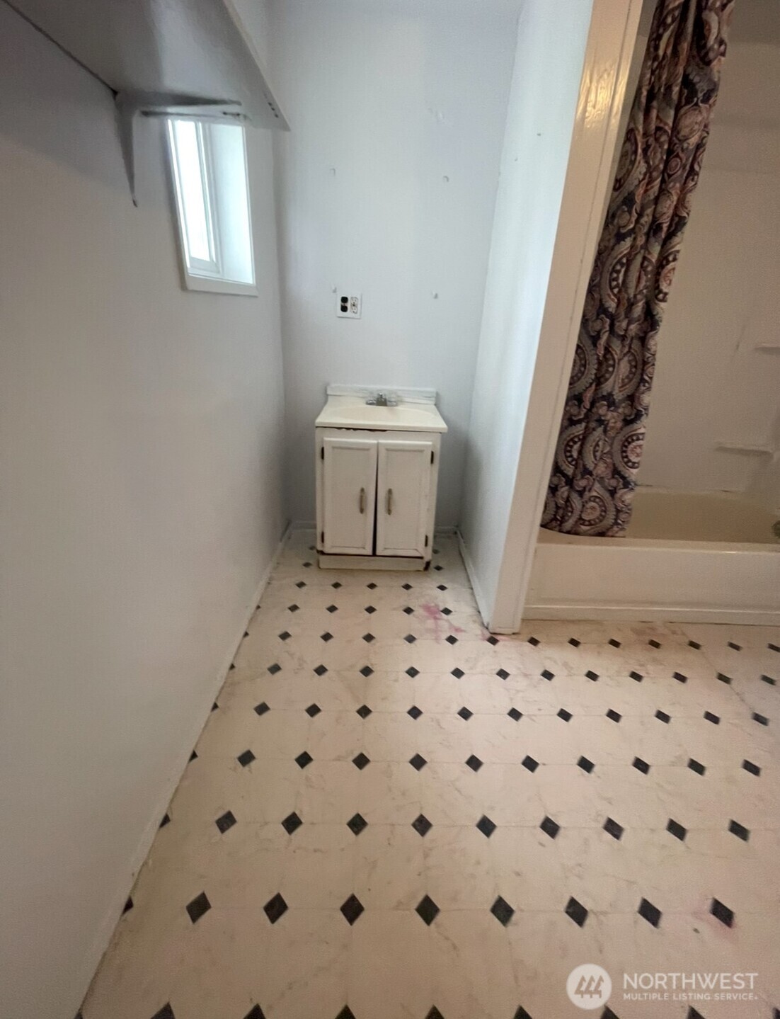 1024 State Route 6 , Raymond, WA 98577