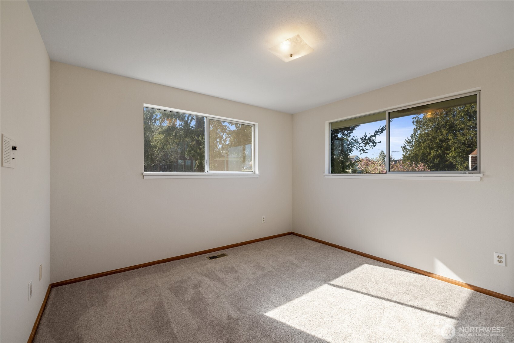 1411 Nisqually Street , Steilacoom, WA 98388