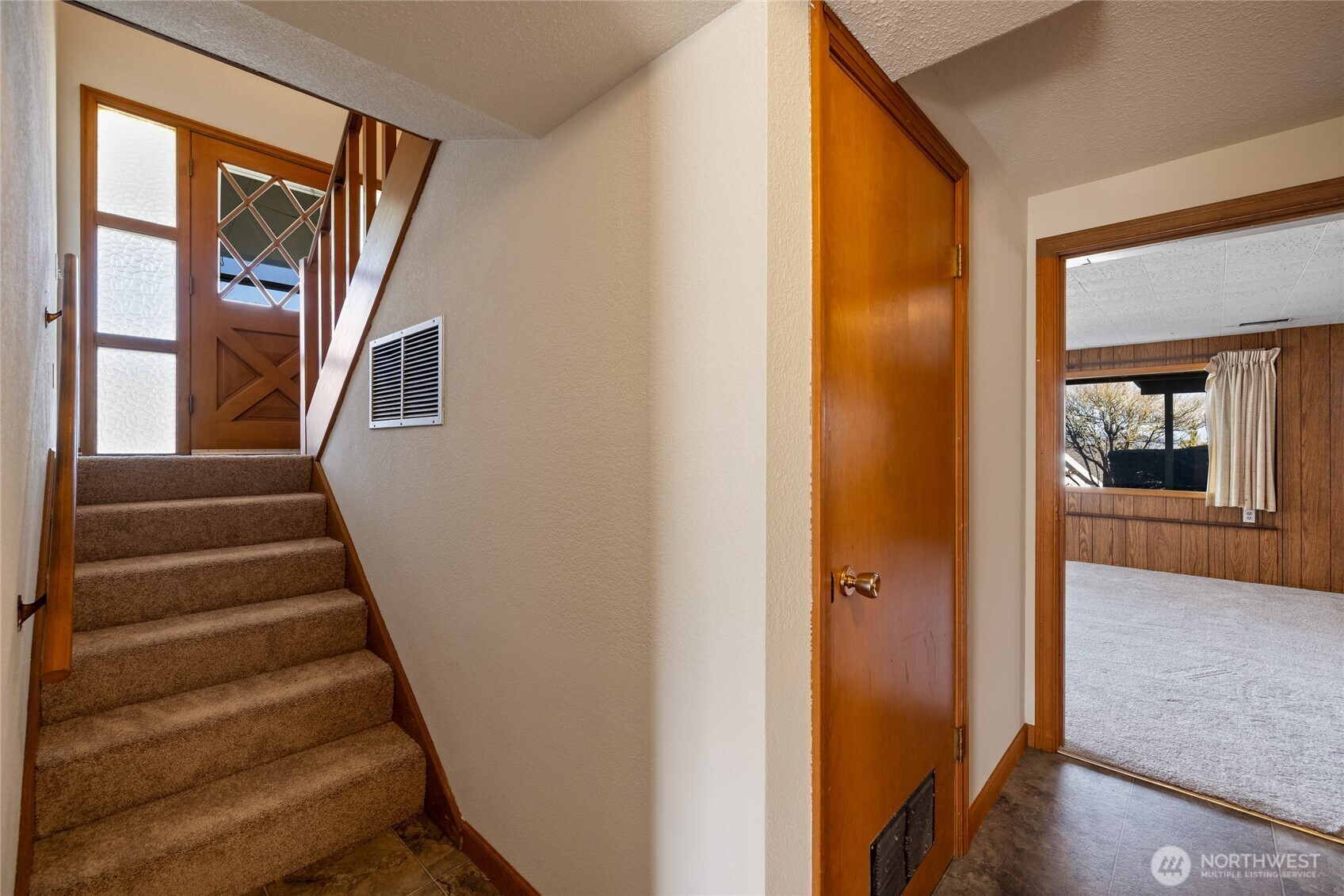 1411 Nisqually Street , Steilacoom, WA 98388