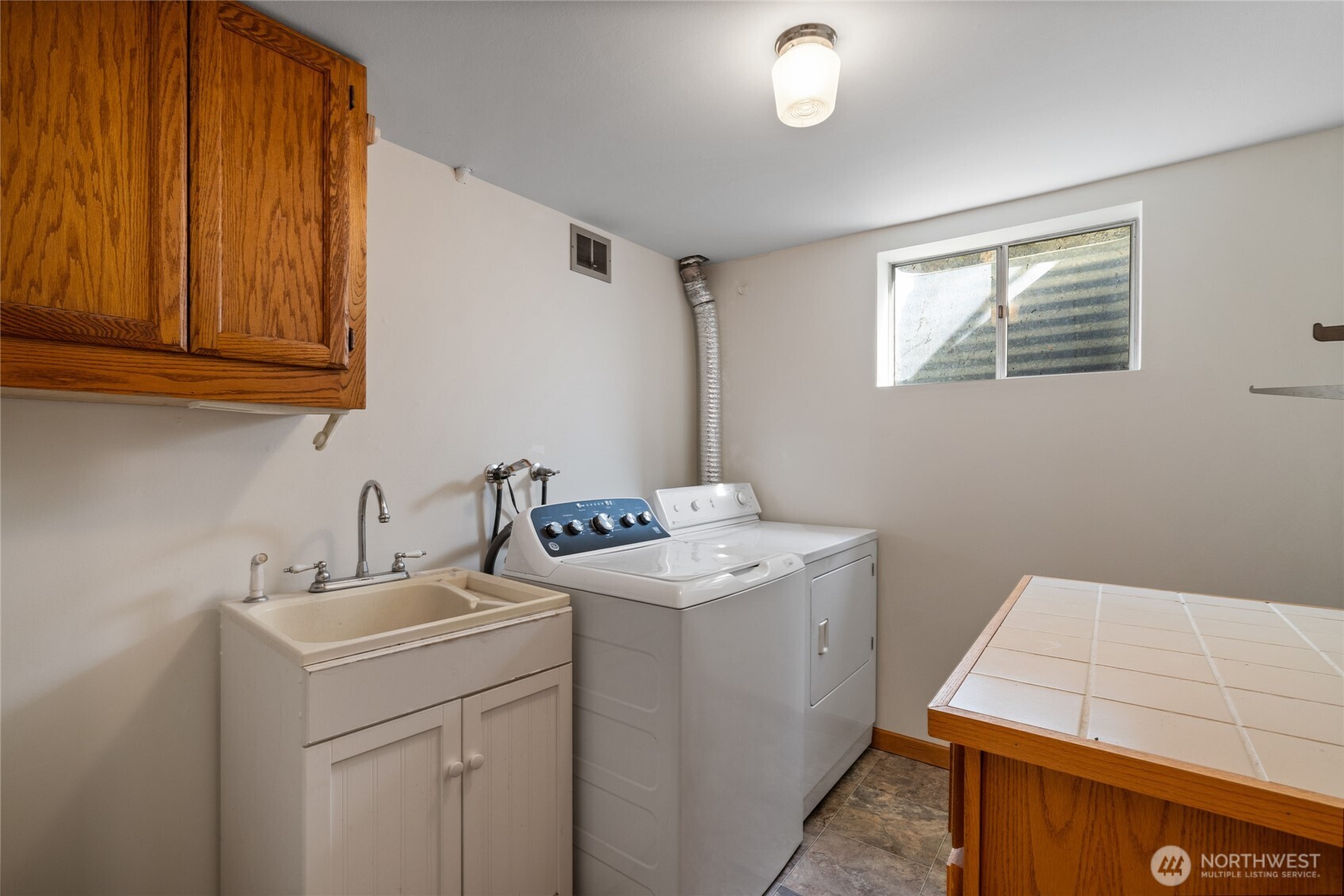 1411 Nisqually Street , Steilacoom, WA 98388
