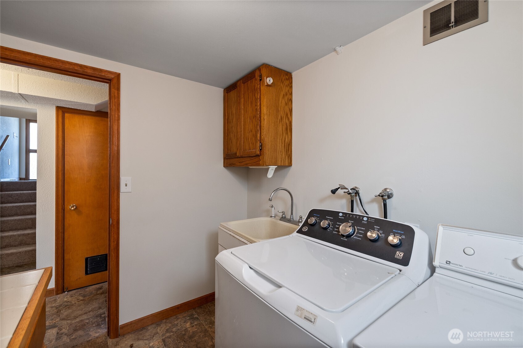 1411 Nisqually Street , Steilacoom, WA 98388