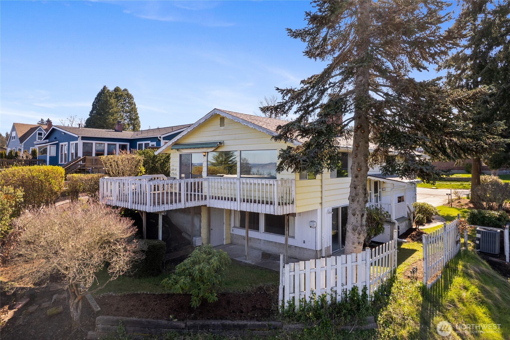 1411 Nisqually Street , Steilacoom, WA 98388