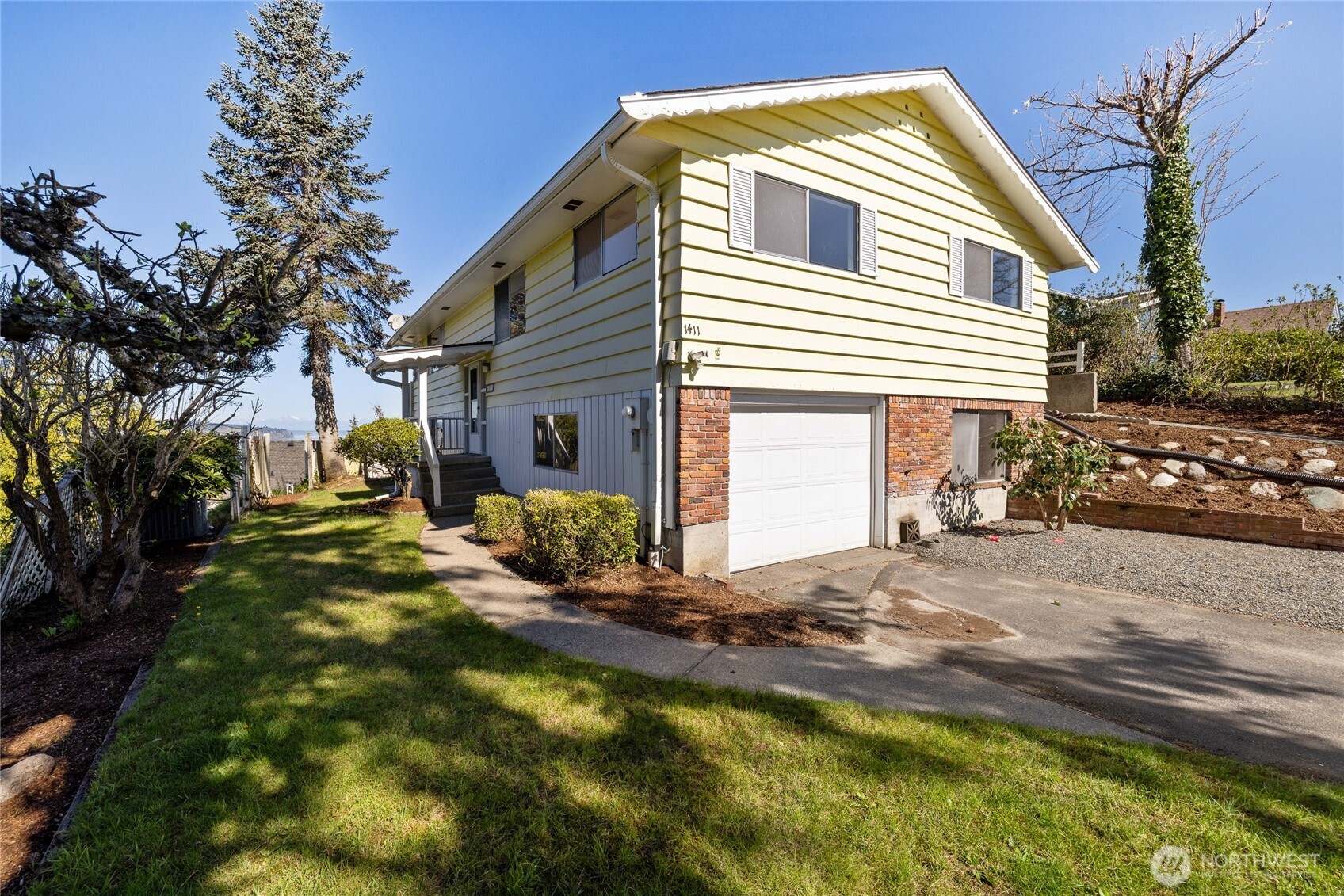1411 Nisqually Street , Steilacoom, WA 98388