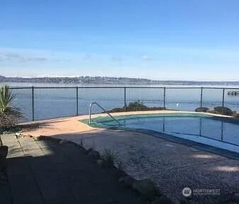 6225 Lake Washington Blvd NE #102, Kirkland, WA 98033