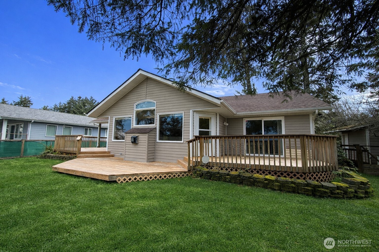 381 Dolphin Avenue NE, Ocean Shores, WA 98569