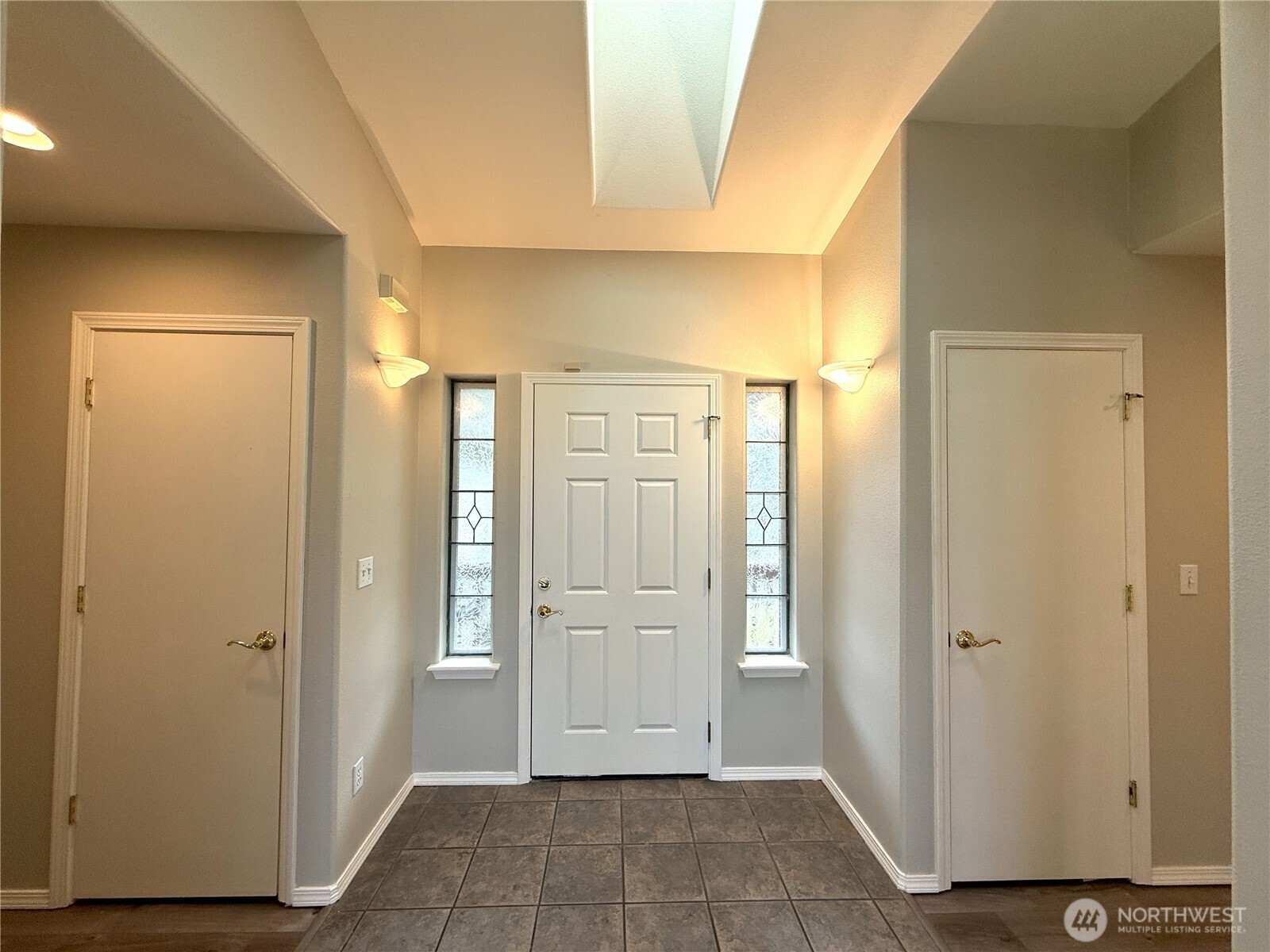 381 Dolphin Avenue NE, Ocean Shores, WA 98569