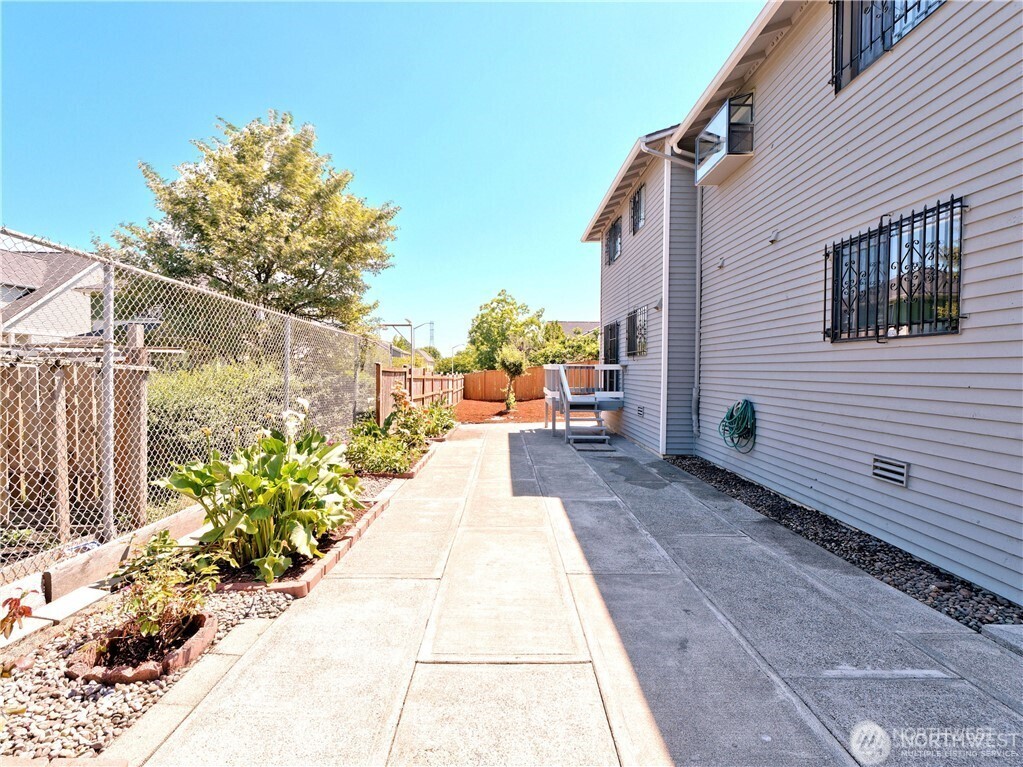 6750 28th Avenue S, Seattle, WA 98108