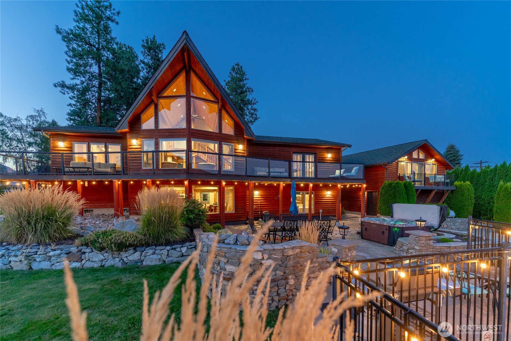 1995 Lakeshore Drive , Manson, WA 98831