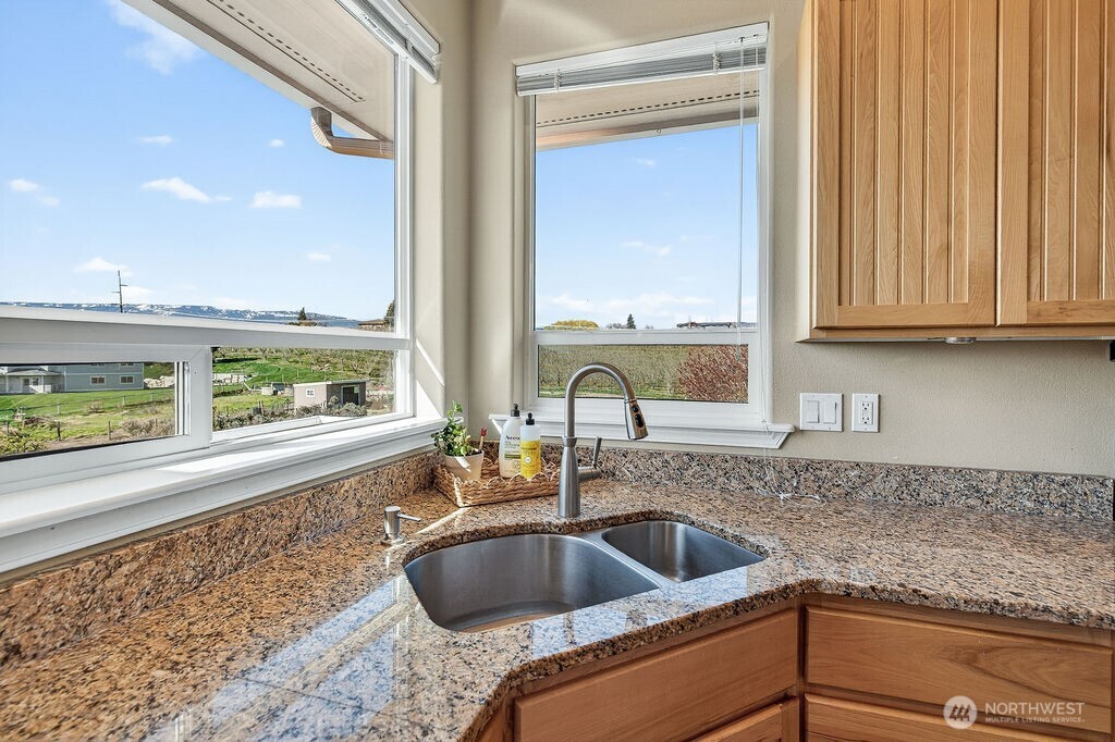 2350 10th Street NE, East Wenatchee, WA 98802