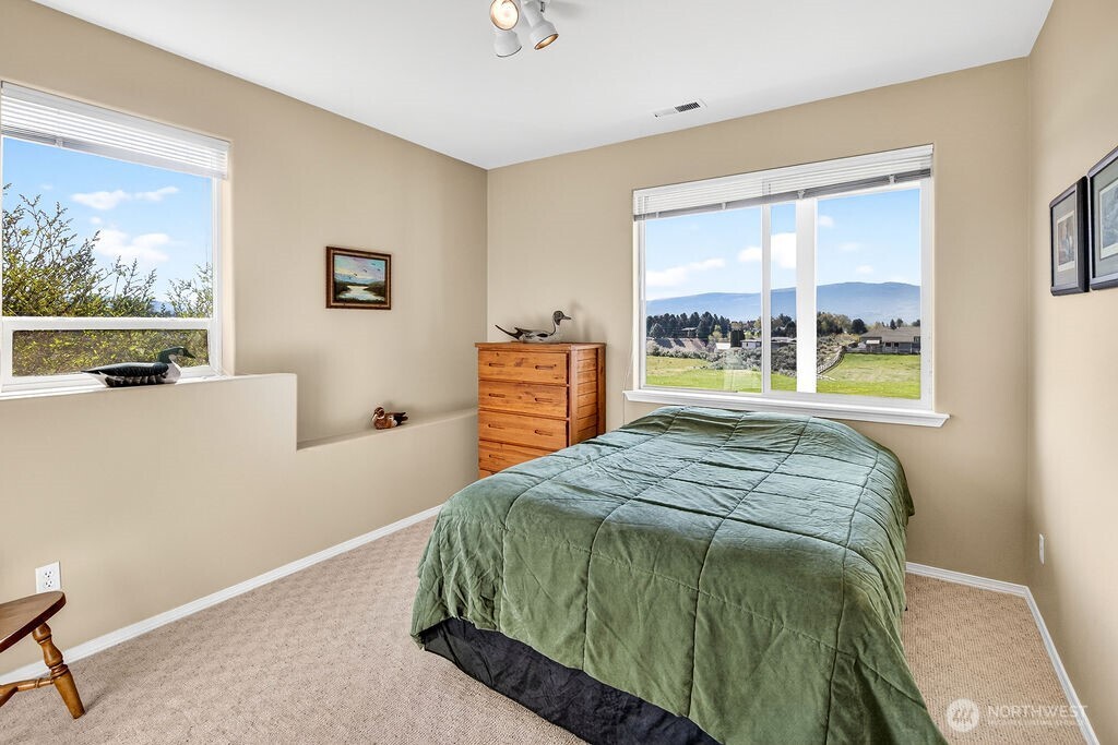 2350 10th Street NE, East Wenatchee, WA 98802