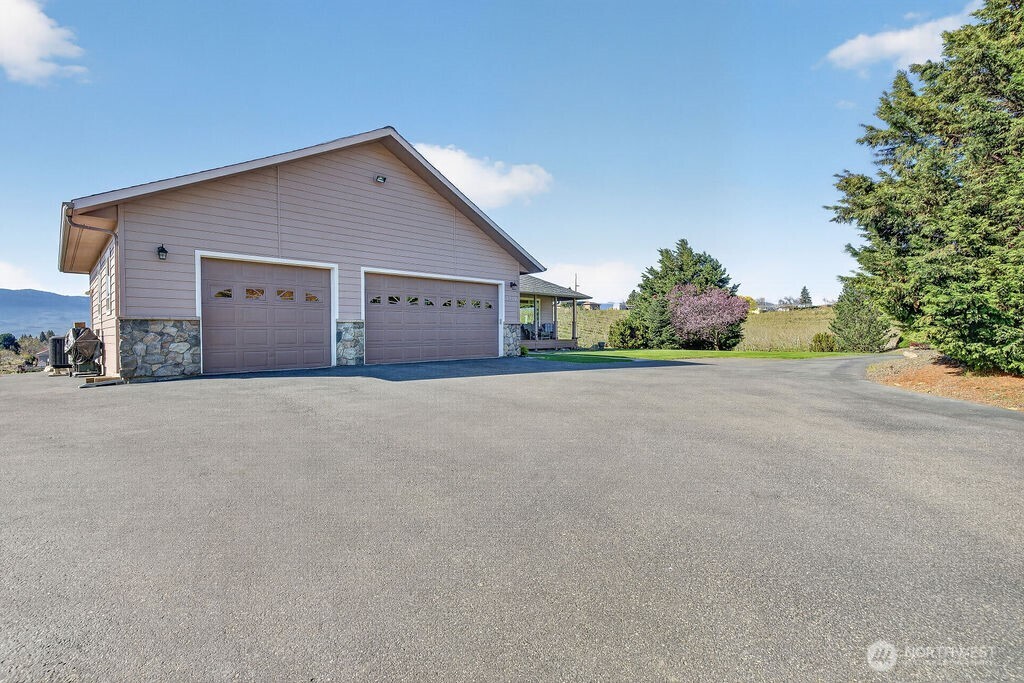 2350 10th Street NE, East Wenatchee, WA 98802