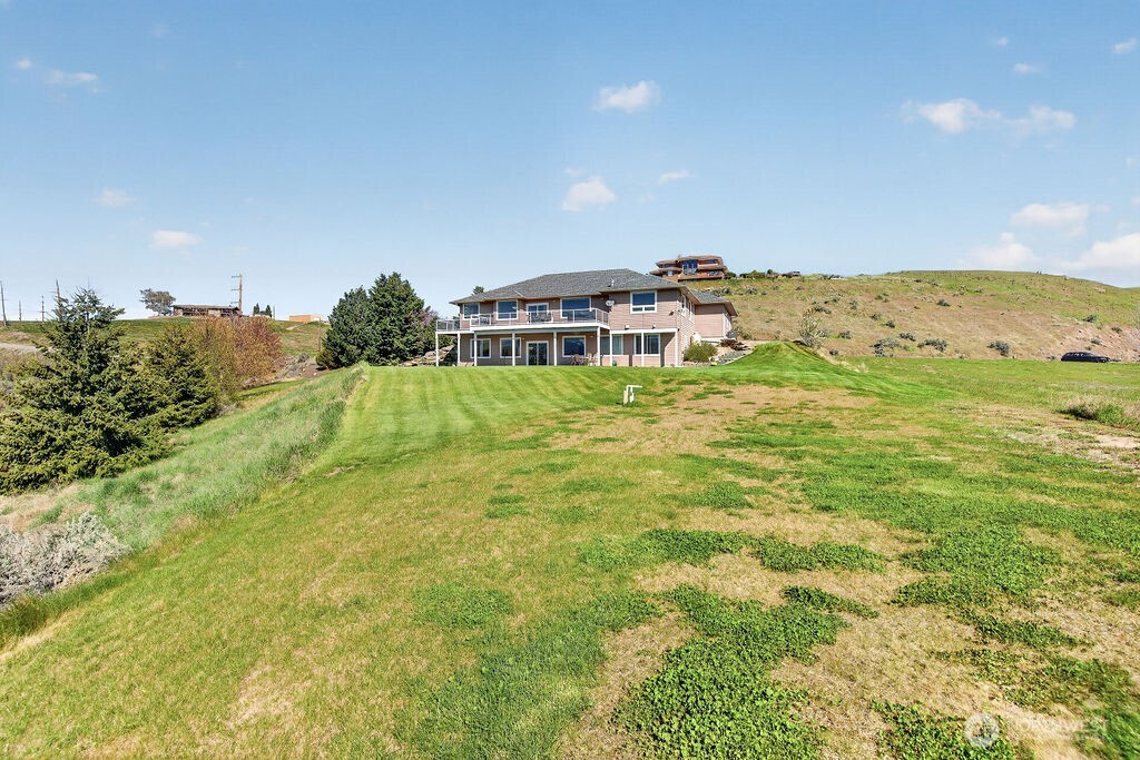 2350 10th Street NE, East Wenatchee, WA 98802