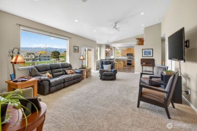 2350 10th Street NE, East Wenatchee, WA 98802 - Photo 9