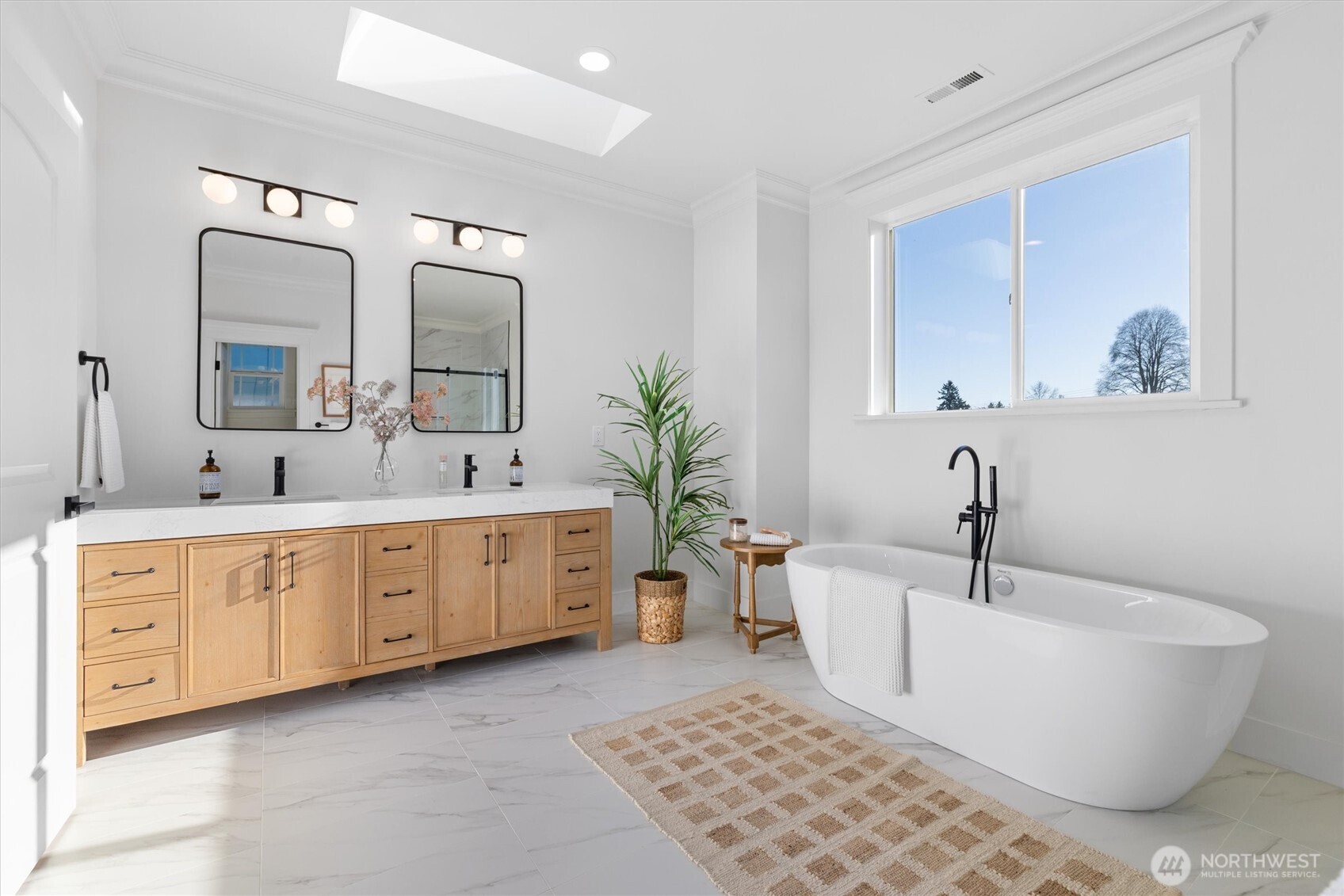 7908 S Lakeridge Drive , Seattle, WA 98178