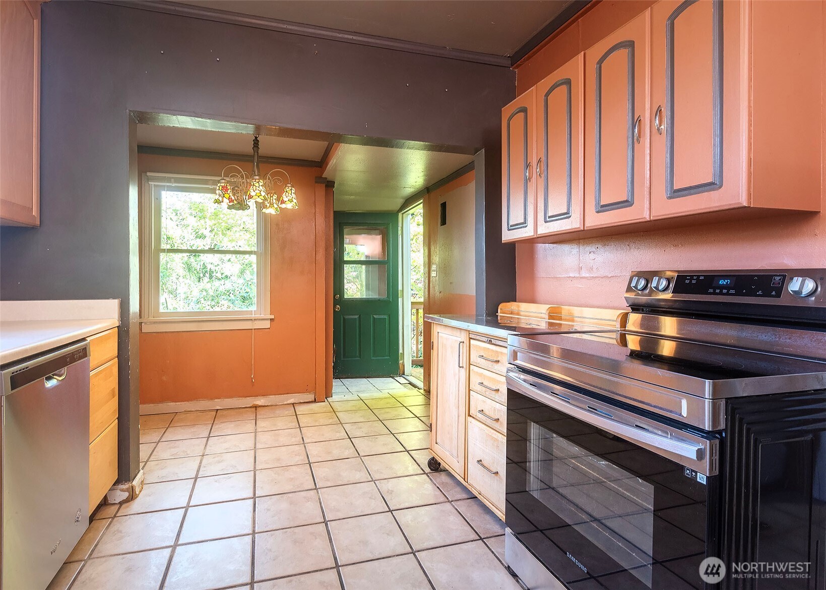 2214 N 60th Street , Seattle, WA 98103