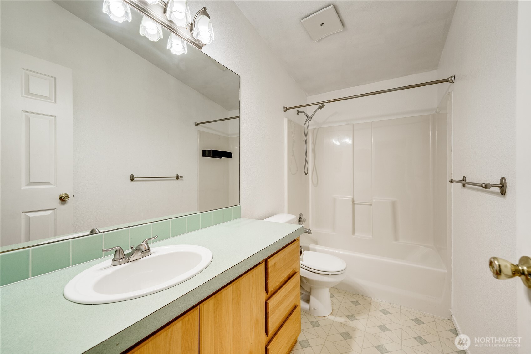 704 87th Avenue NE #2, Lake Stevens, WA 98258-2443