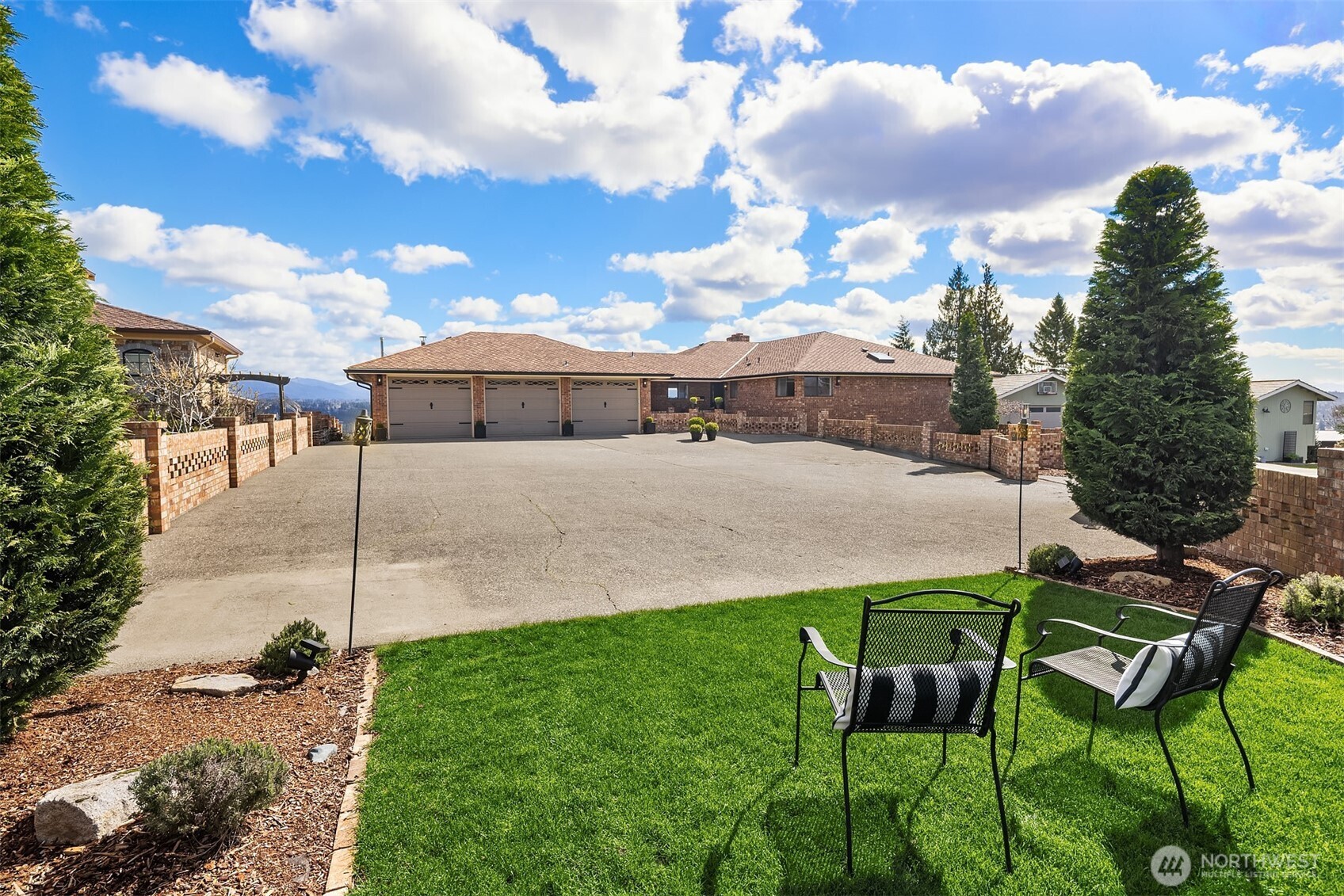 306 Seneca Place NW, Renton, WA 98057