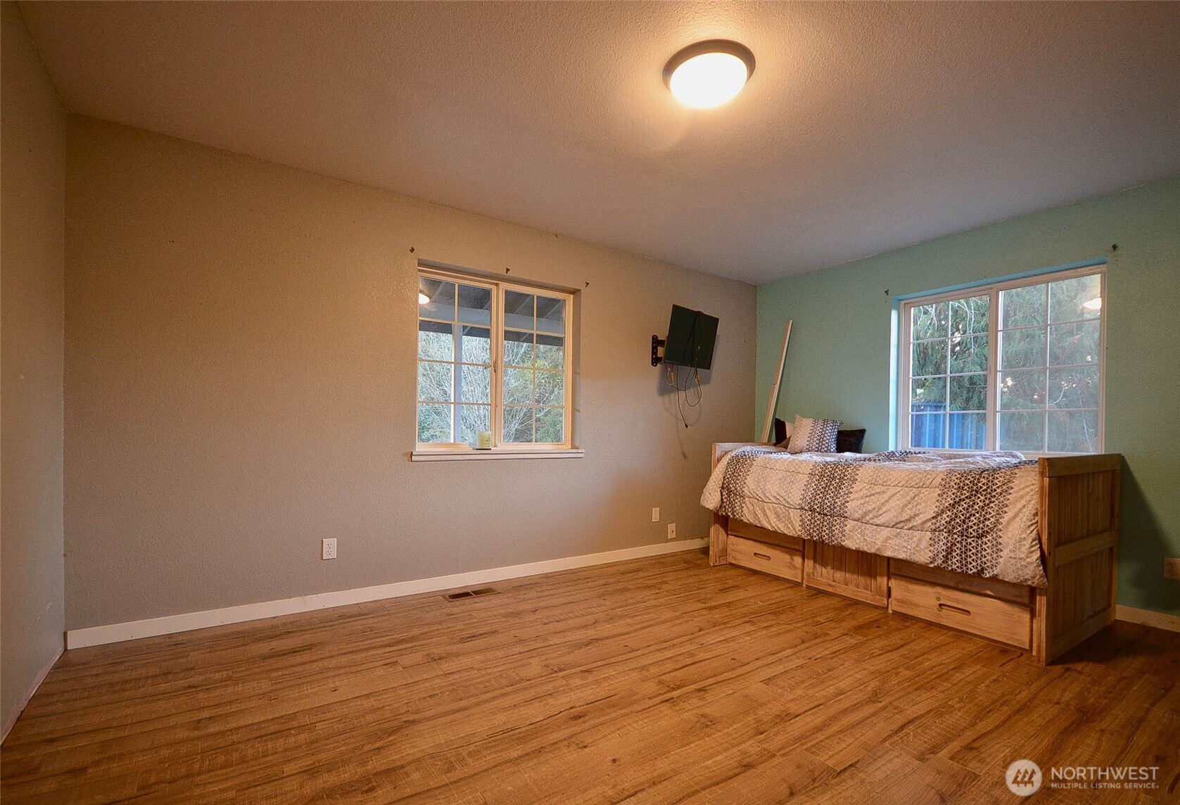 210 Brooklyn Road , Oakville, WA 98568-9715