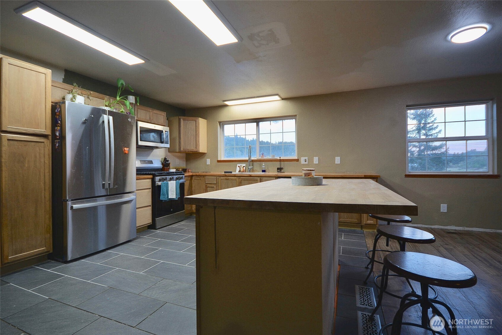 210 Brooklyn Road , Oakville, WA 98568-9715