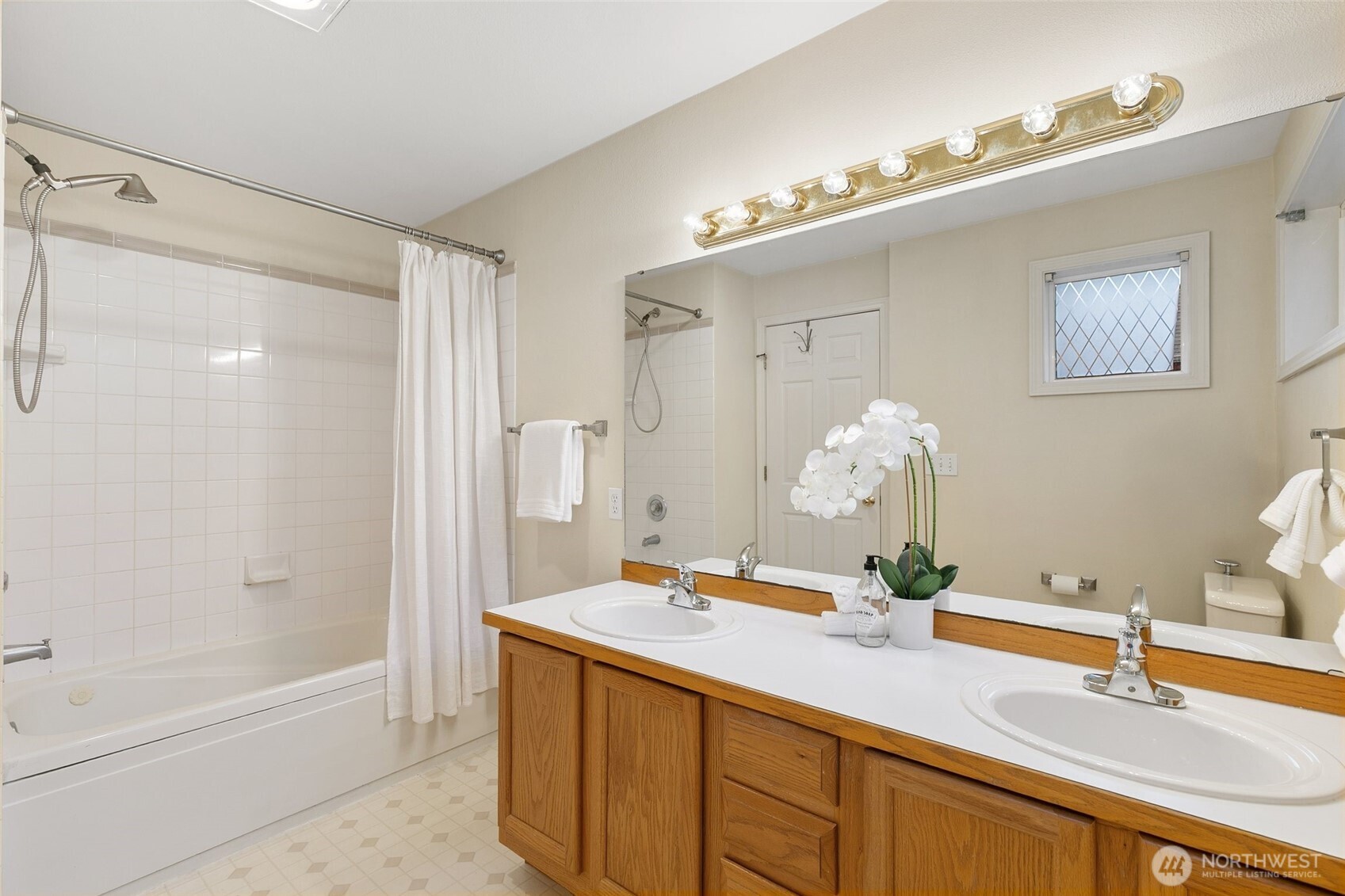 2801 NE 130th Street #C102, Seattle, WA 98125