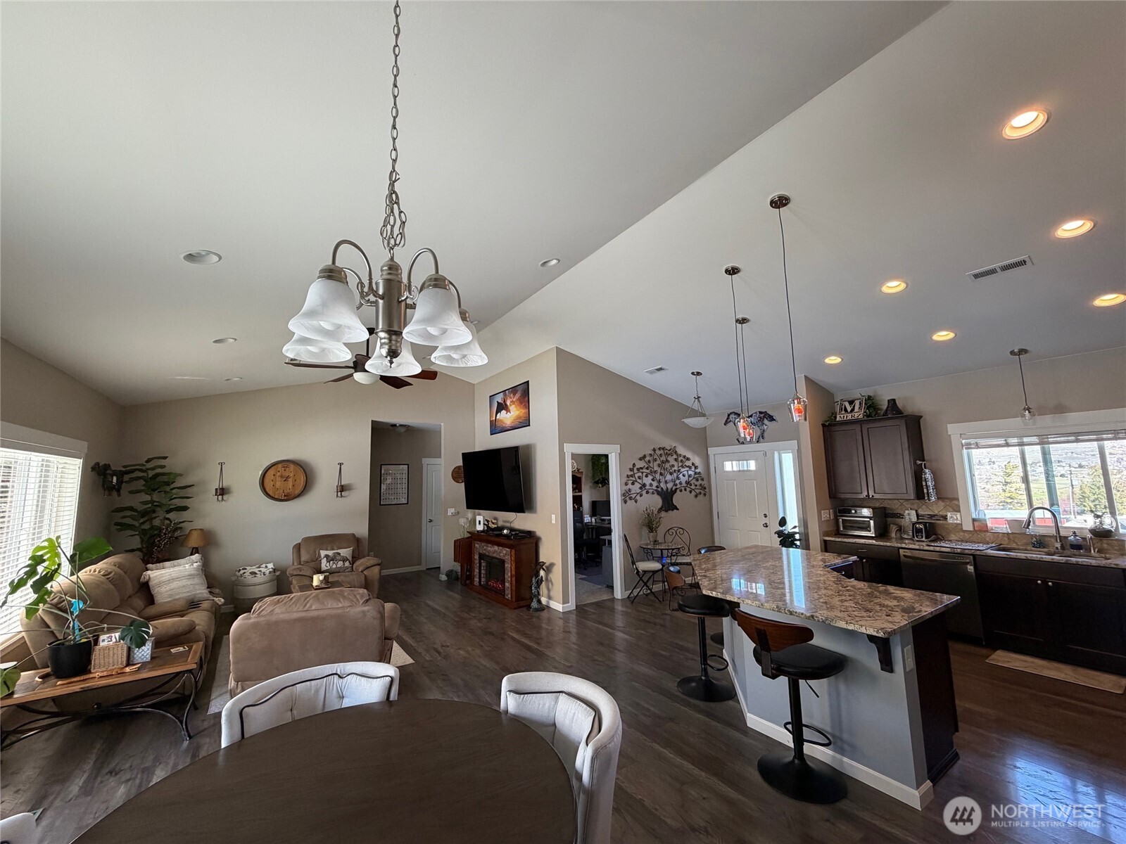 522 Adobe Way , Selah, WA 98942