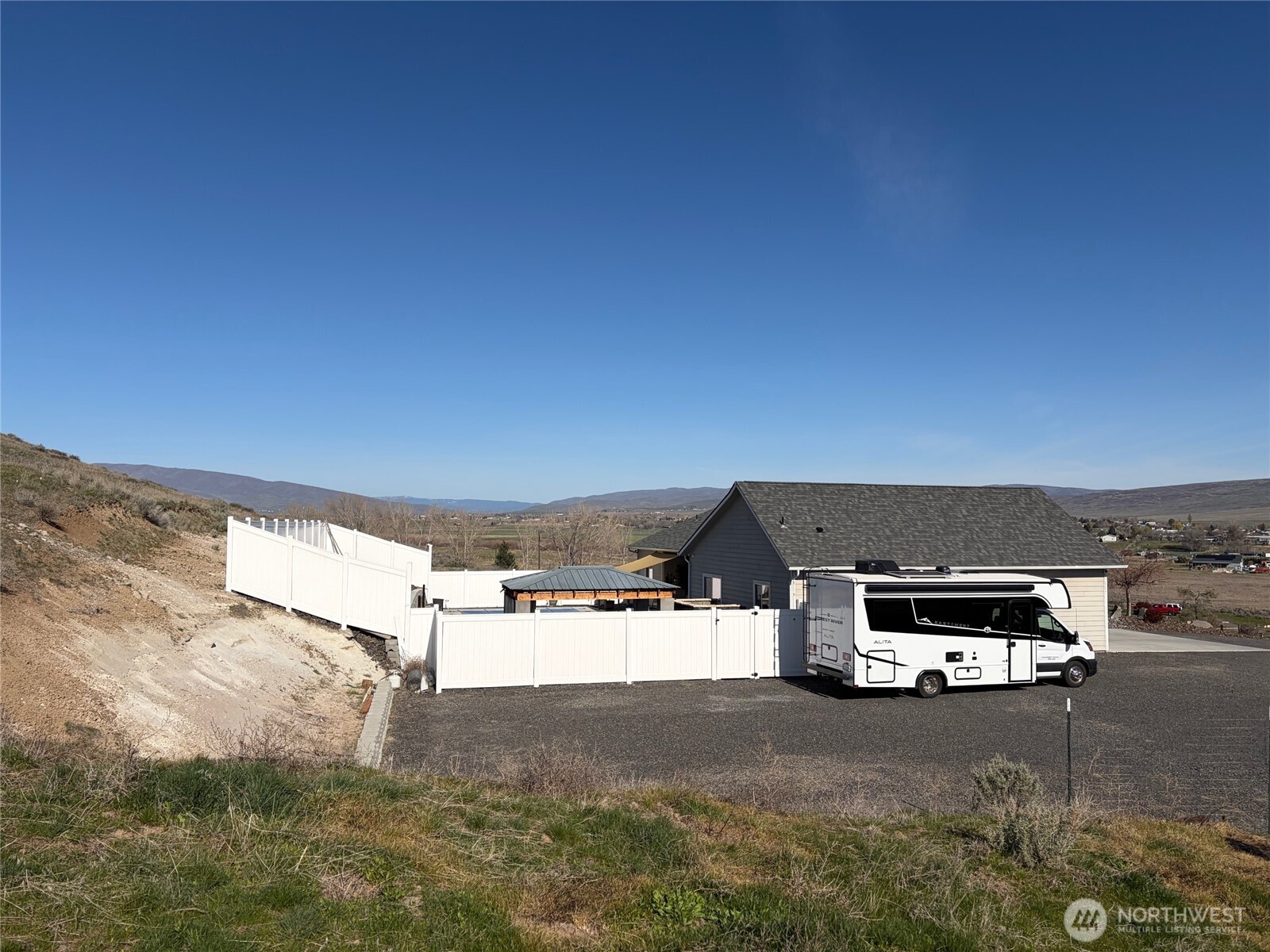 522 Adobe Way , Selah, WA 98942