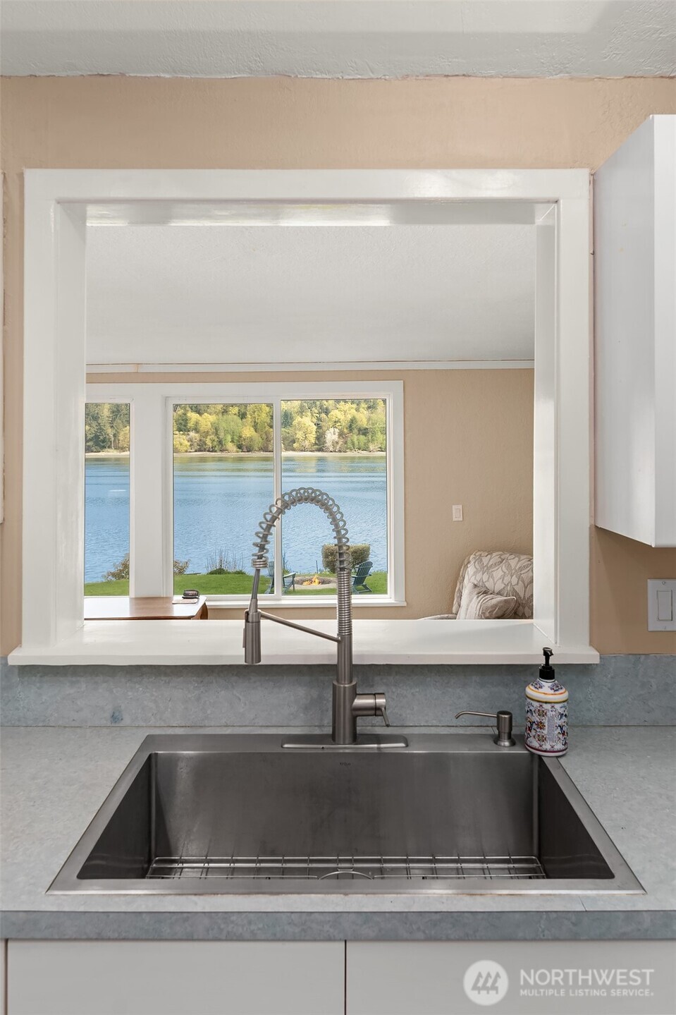 9139 SW Bayview Drive , Vashon, WA 98070