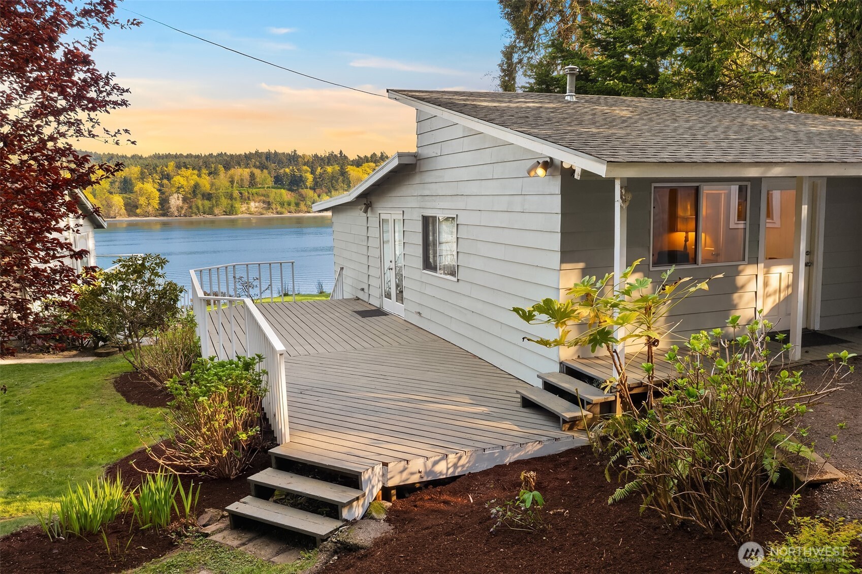 9139 SW Bayview Drive , Vashon, WA 98070